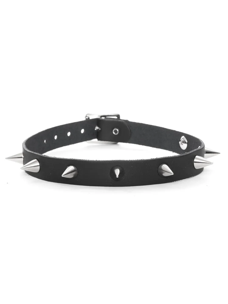 Leather choker small metal cones