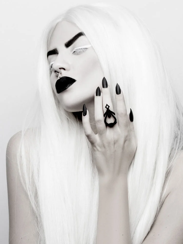 Potion of the Unseen ring black